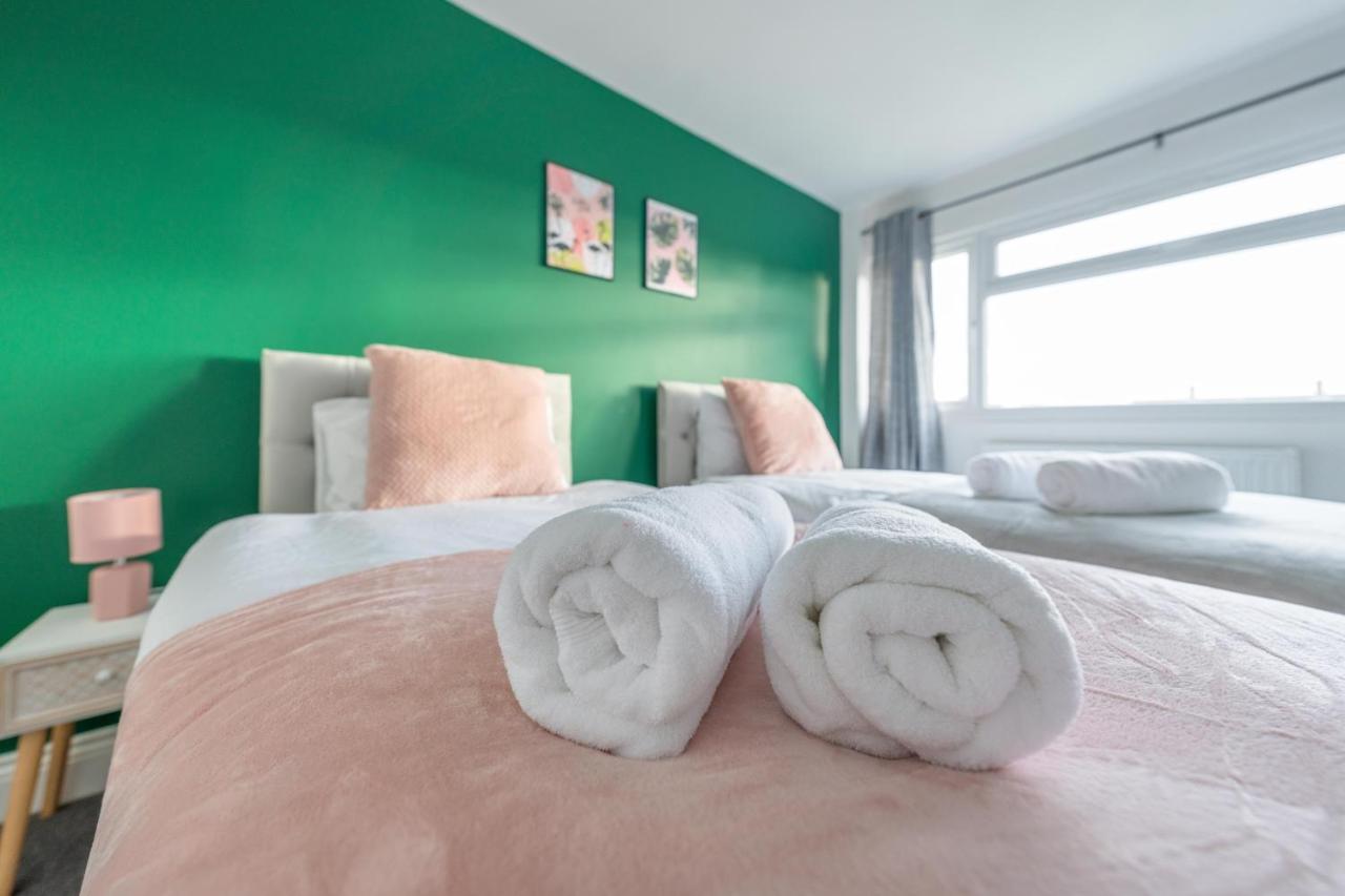 Contractor Accommodation Near Heathrow, Windsor Minutes From M4 Slough Exterior foto