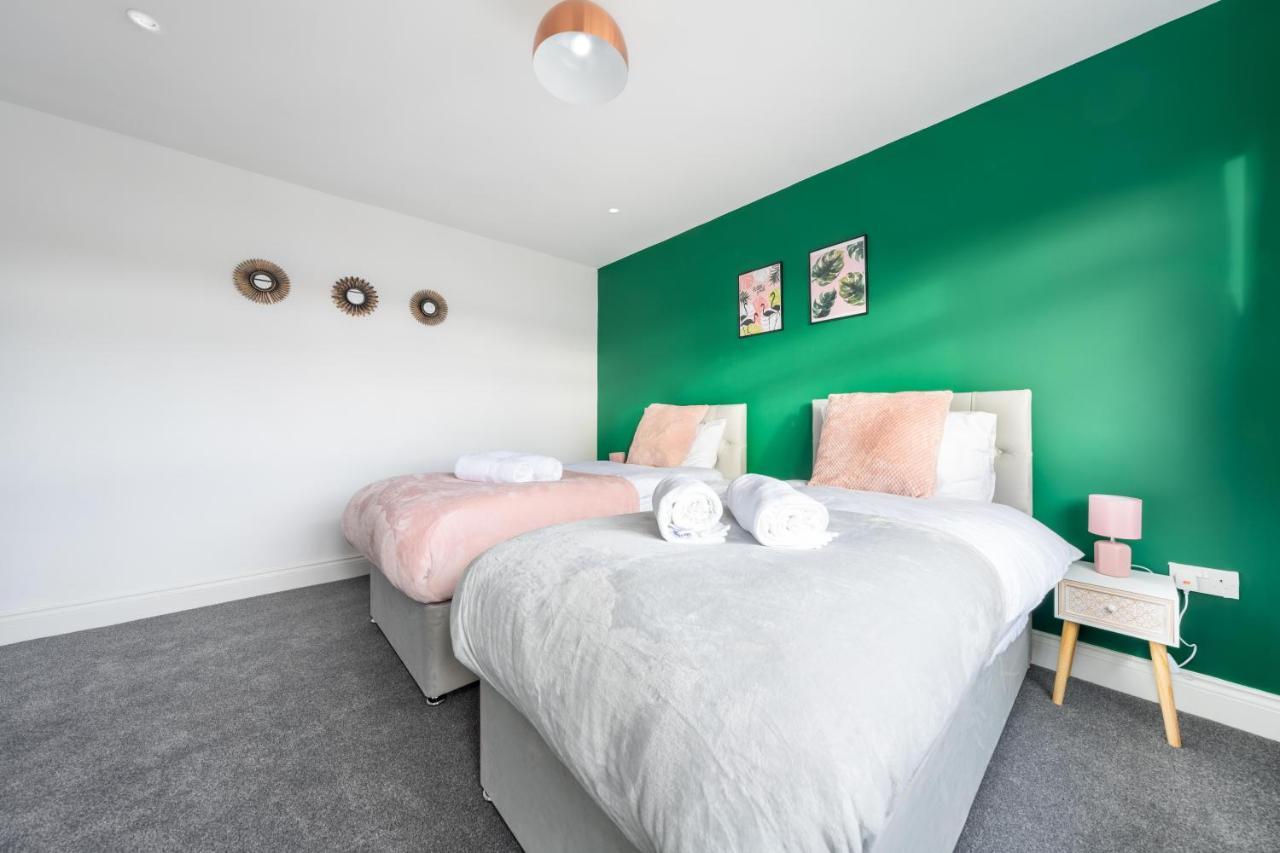Contractor Accommodation Near Heathrow, Windsor Minutes From M4 Slough Exterior foto